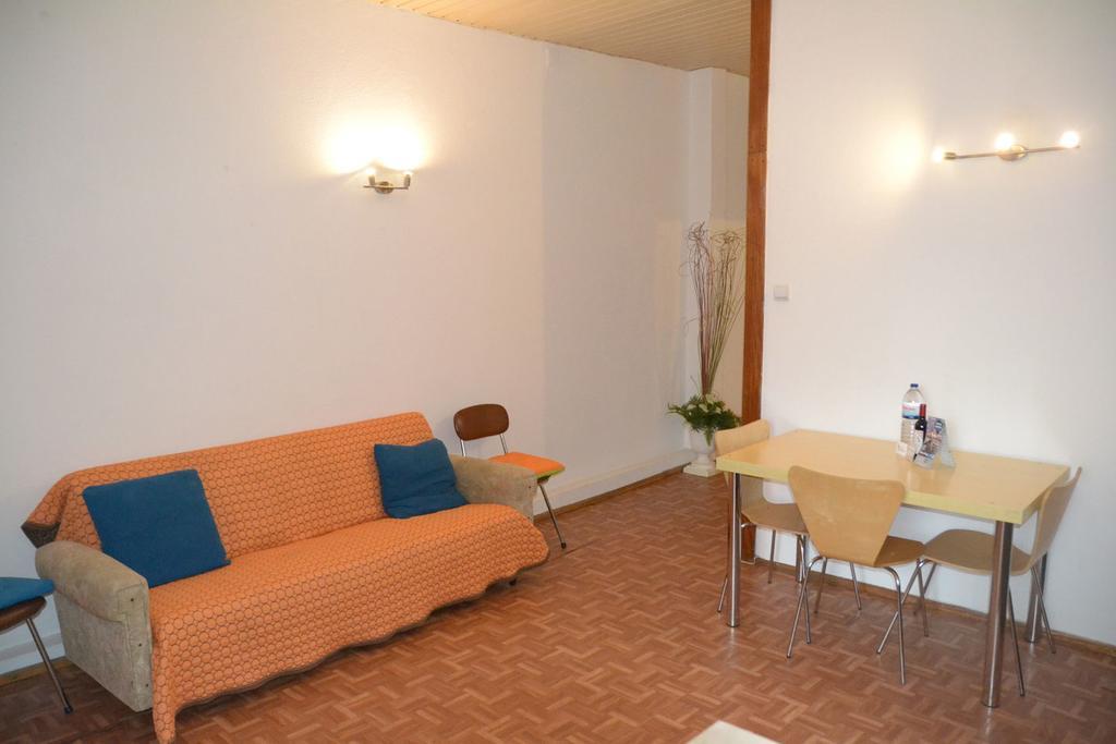Blue Door 105 Belmonte St. Central Apartamento