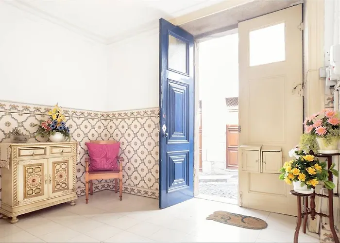 Blue Door 105 Belmonte St. Central