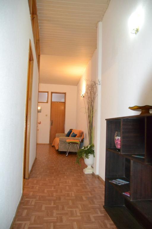 Blue Door 105 Belmonte St. Central Appartement *